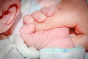 Lee más sobre el artículo La vida del recién nacido: Desarrollo y Estimulación